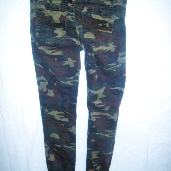 V.I.P. Camo Jogger Jeans - Picture 2 of 4